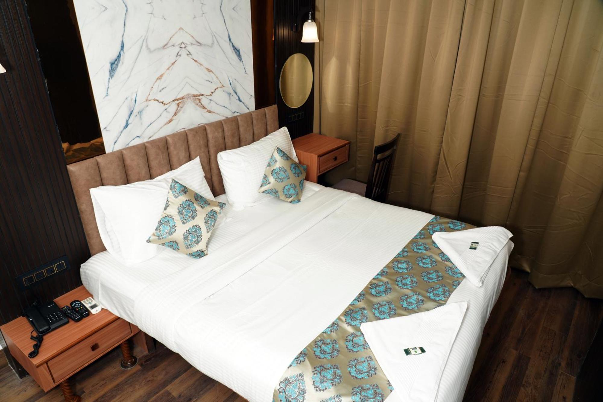 Hotel Padma Krishna Pune Dış mekan fotoğraf