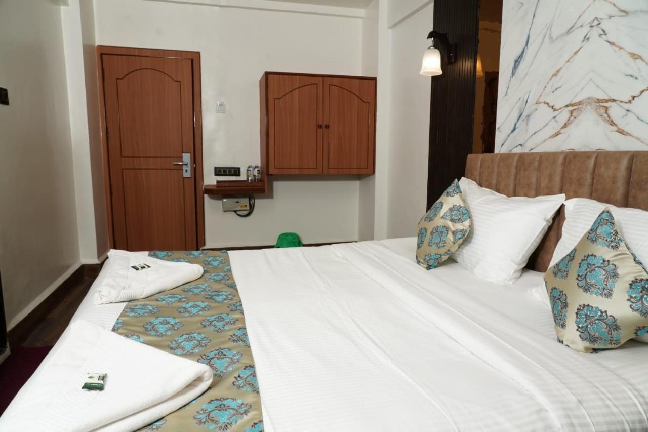 Hotel Padma Krishna Pune Dış mekan fotoğraf
