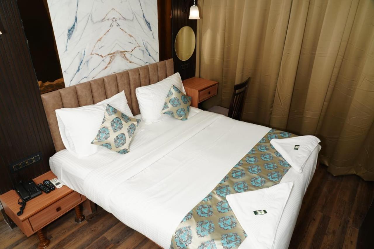 Hotel Padma Krishna Pune Dış mekan fotoğraf