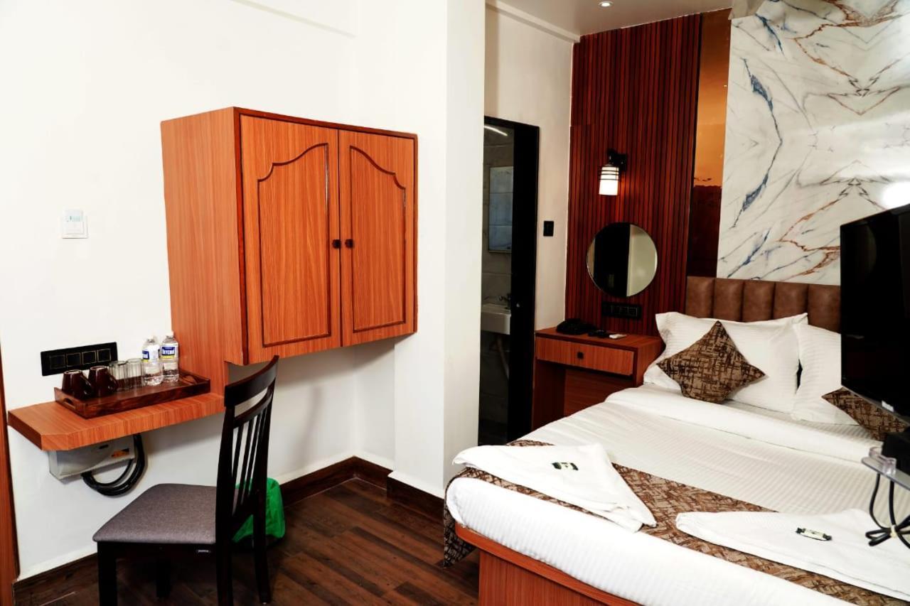 Hotel Padma Krishna Pune Dış mekan fotoğraf